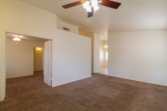 30648 N Royal Oak Way in San Tan Valley, AZ - Foto de edificio - Building Photo