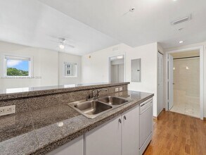 2740 SW 28th Terrace in Miami, FL - Building Photo - Building Photo