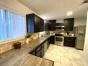 9810 Shell Rock Rd in La Porte, TX - Building Photo - Building Photo