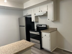 118546 Inglewood Ave in Hawthorne, CA - Foto de edificio - Building Photo