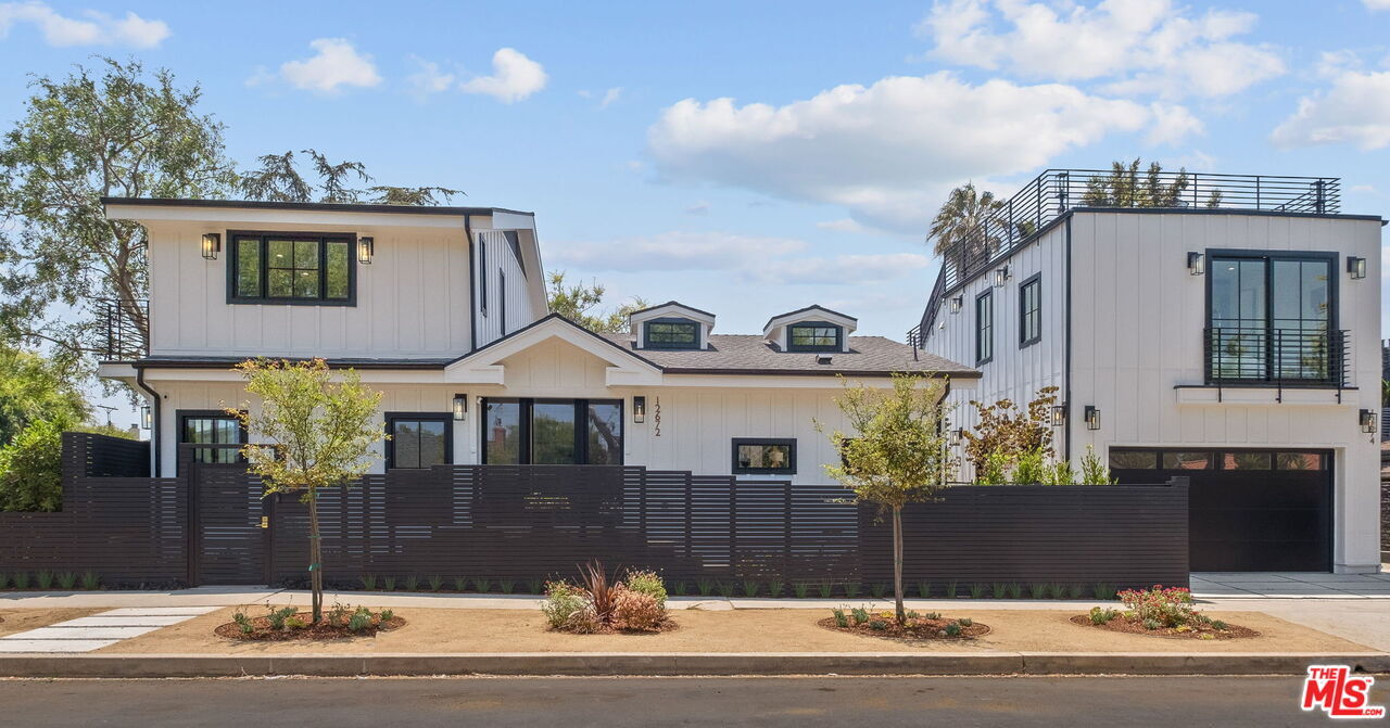 12672 Stanwood Dr in Los Angeles, CA - Building Photo