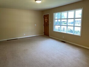 44 Charjean Dr in Jackson, TN - Building Photo - Building Photo
