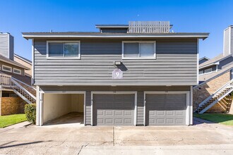 Willow Run Townhomes in Houston, TX - Building Photo - Building Photo