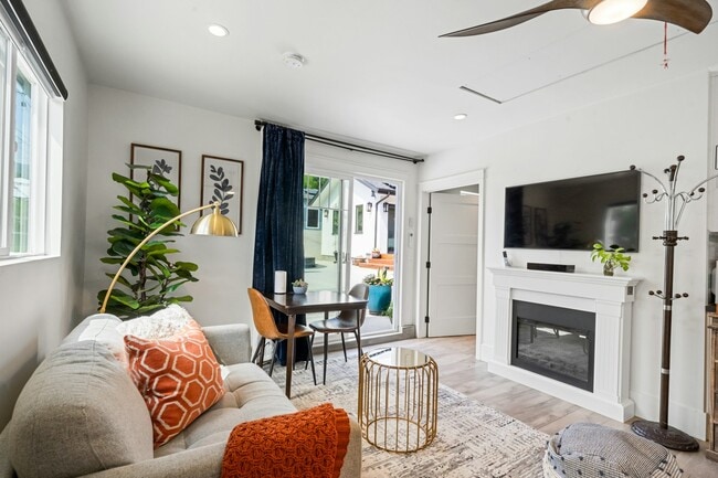 4867 Revlon Dr in Flintridge, CA - Building Photo - Building Photo