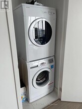 11 Wellesley St W in Toronto, ON - Building Photo - Building Photo