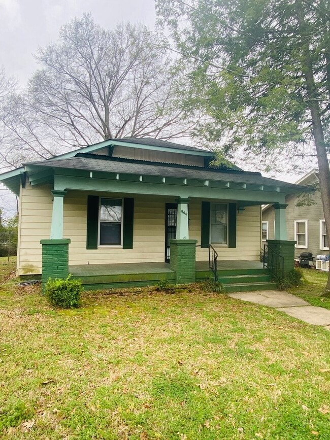 property at 806 E Tombigbee St