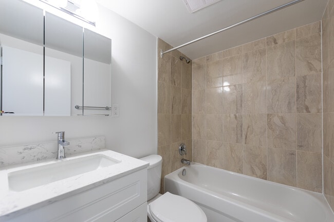 The Summit in Toronto, ON - Building Photo - Building Photo