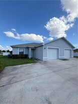 3803 Chiquita Blvd S in Cape Coral, FL - Building Photo