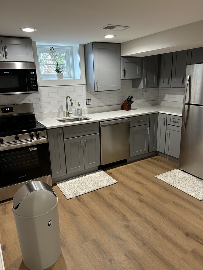 property at 1516 Hamilton St NW