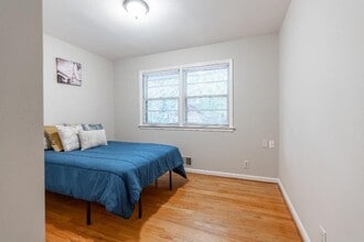 2719 Knollview Dr in Decatur, GA - Building Photo - Building Photo
