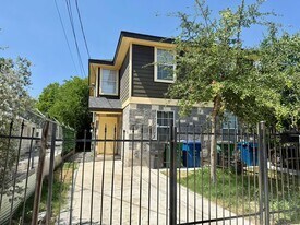3107 W Travis St in San Antonio, TX - Building Photo