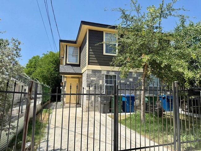 property at 3107 W Travis St