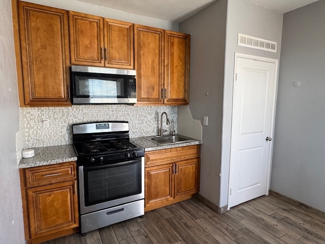 7040 Almandine Way, Unit Jurupa V Small Ap in Jurupa Valley, CA - Building Photo