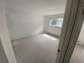 27 S Roselle Rd in Roselle, IL - Building Photo - Building Photo