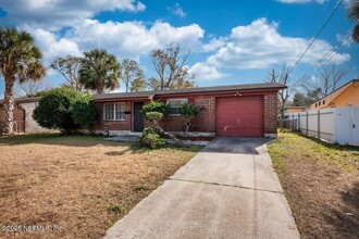 10814 Indies Dr N in Jacksonville, FL - Foto de edificio - Building Photo