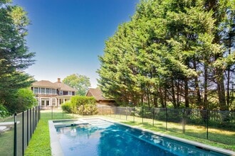 148 Wooley St in Southampton, NY - Building Photo - Building Photo
