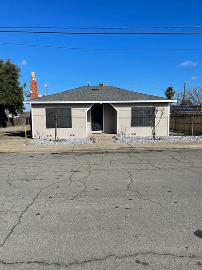 2607 Alamo Dr