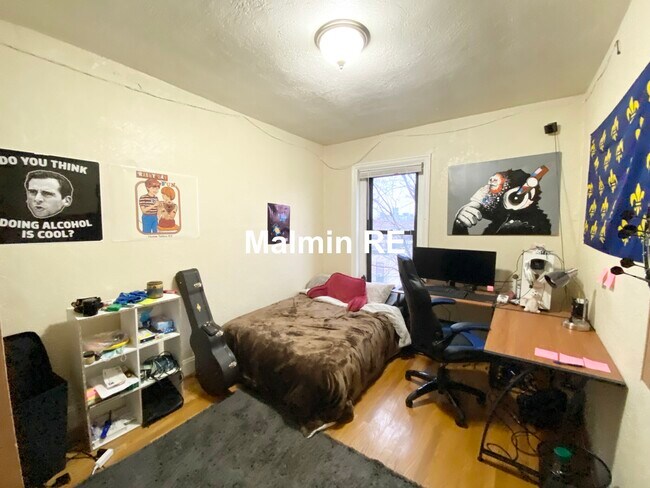 88 Hammond St, Unit 4 in Boston, MA - Foto de edificio - Building Photo