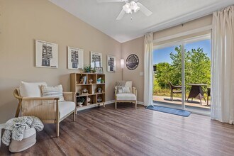 Redwood Marysville Milford Avenue in Marysville, OH - Foto de edificio - Building Photo