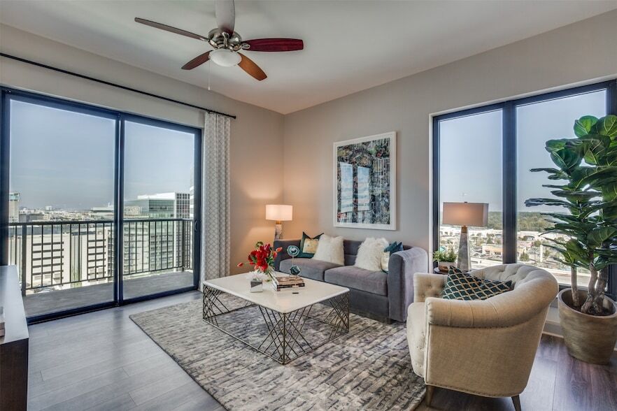 9789 Katy Fwy, Unit 1212 in Houston, TX - Building Photo