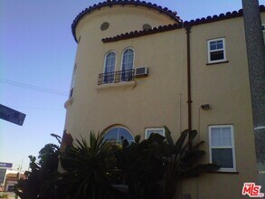 5320 W Olympic Blvd in Los Angeles, CA - Building Photo - Building Photo