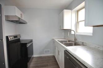 7301 Brookcrest Dr, Unit 1 in Cincinnati, OH - Building Photo - Building Photo