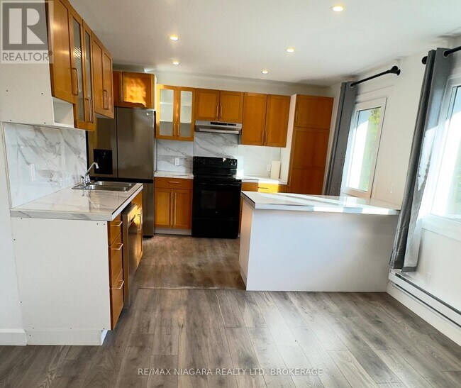 4992 McRae St in Niagara Falls, ON - Building Photo - Building Photo