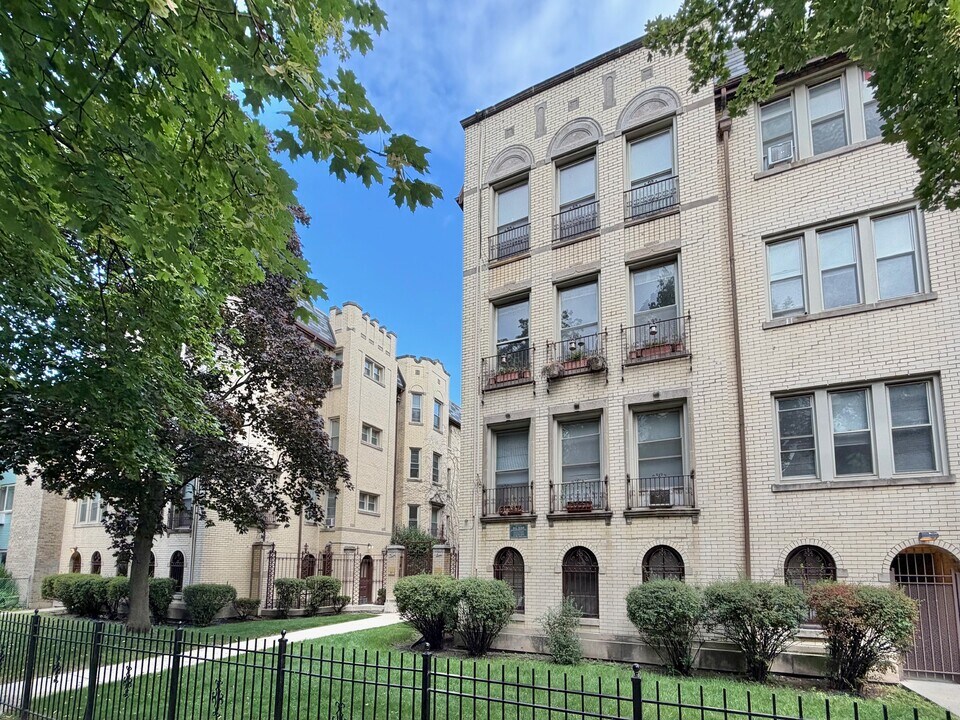 1426 Farwell W Ave, Unit 1 in Chicago, IL - Foto de edificio
