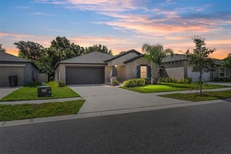 5524 Blue Azure Dr in Wimauma, FL - Foto de edificio - Building Photo