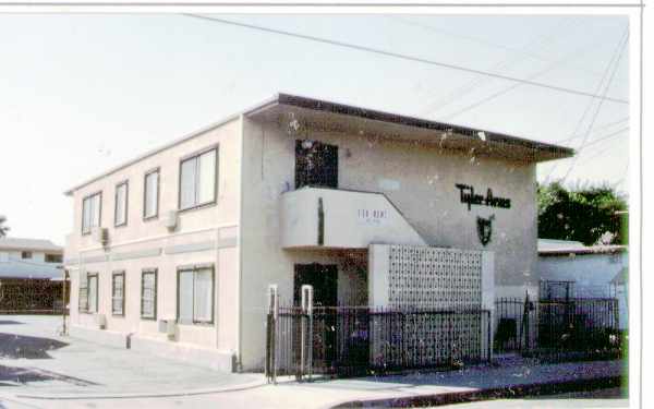 Tyler Arms Apartments in El Monte, CA - Foto de edificio - Building Photo