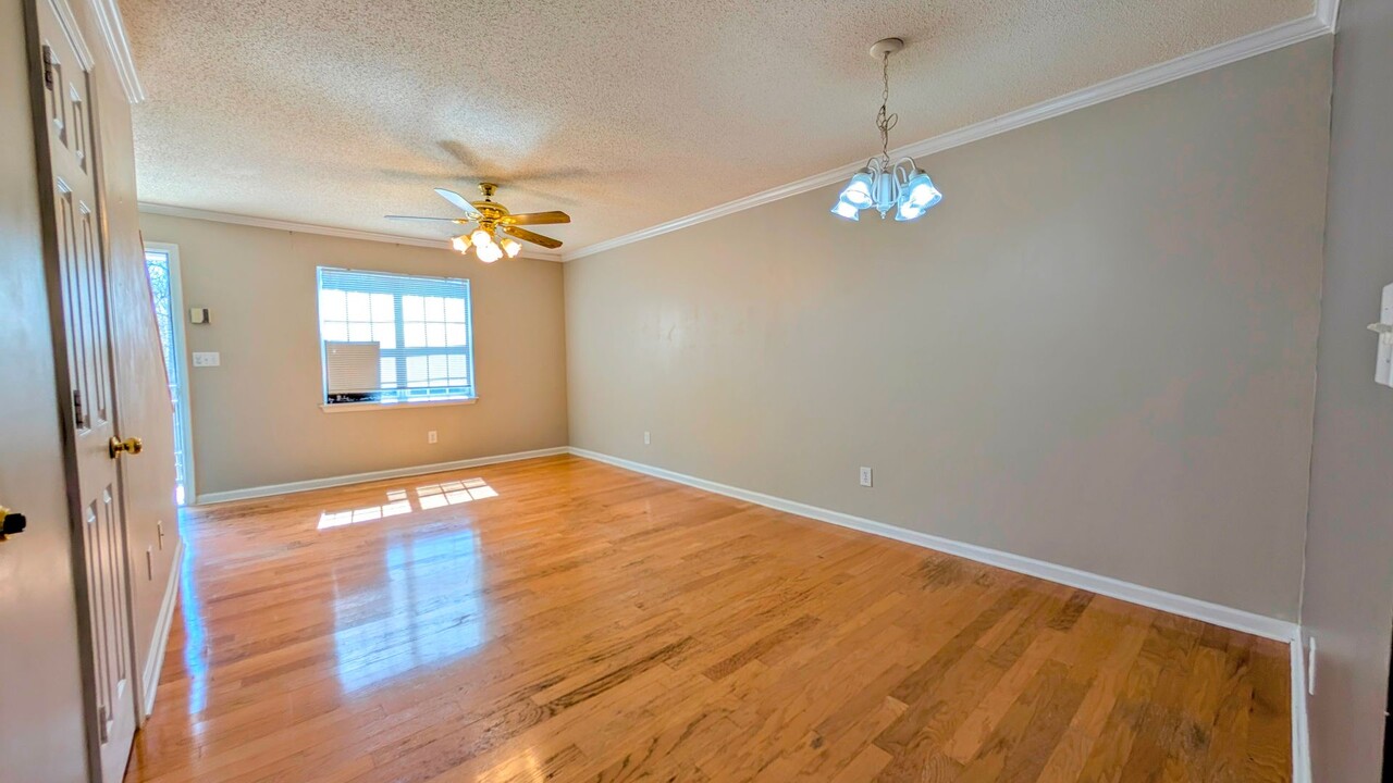 100 Woodstone Dr in Athens, GA - Building Photo