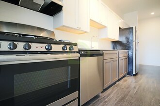 824 N Milwaukee Ave in Chicago, IL - Building Photo - Building Photo