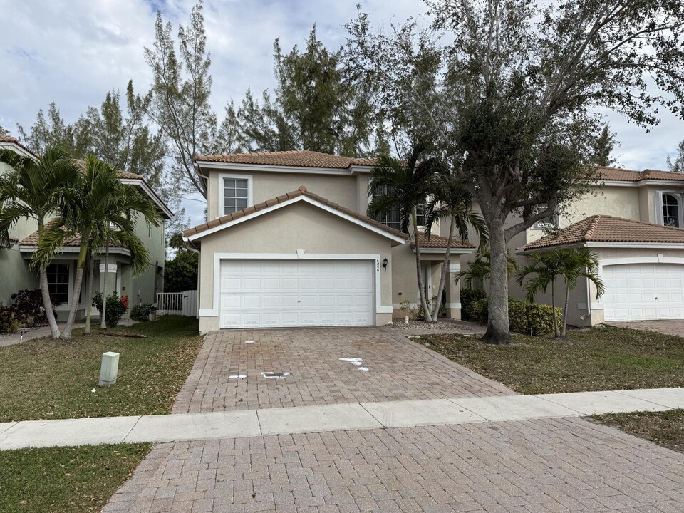 6246 Adriatic Way in Greenacres, FL - Building Photo