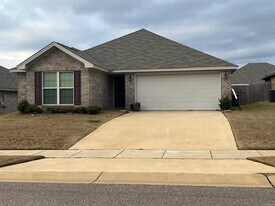 1014 Dawson's Ml Blvd in Prattville, AL - Building Photo