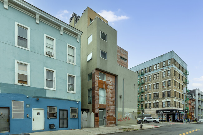 406 Lorimer St in Brooklyn, NY - Building Photo - Building Photo