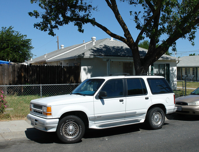 159 Madoline St in Pittsburg, CA - Foto de edificio - Building Photo