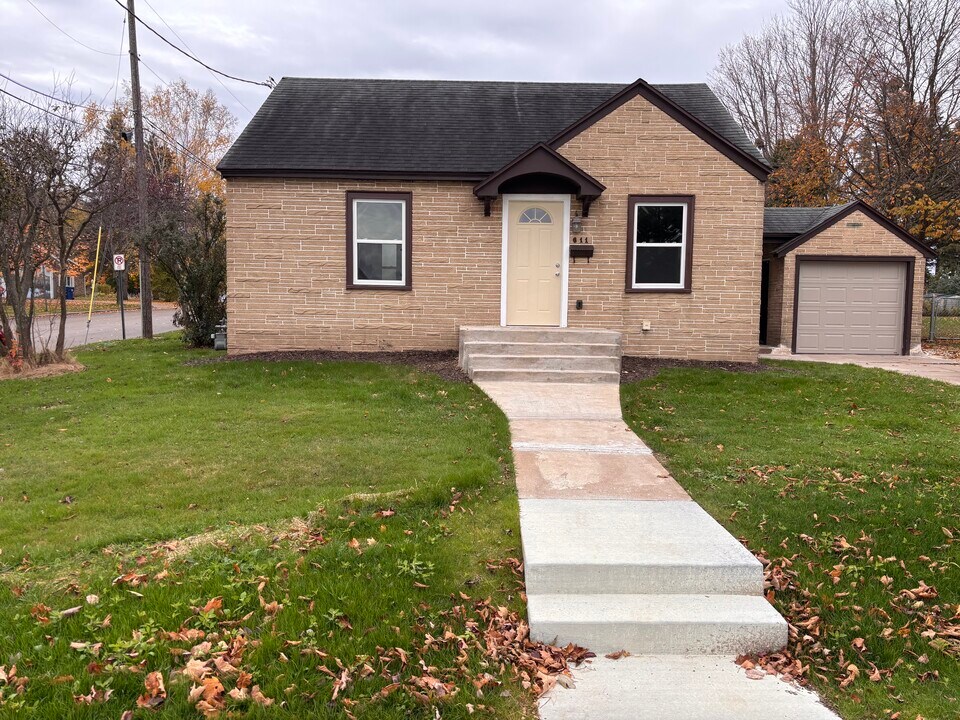 611 W Randolph St in Wausau, WI - Building Photo