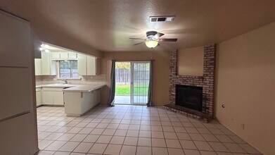 560 Clover Dr in Turlock, CA - Building Photo - Building Photo