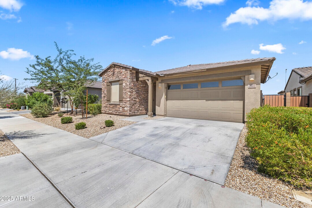 2603 S Barks Canyon Trail in Apache Junction, AZ - Building Photo