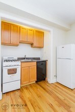 739 W Belmont Ave-Unit -515 in Chicago, IL - Building Photo - Building Photo