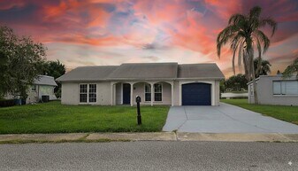 3633 Rock Royal Dr in Holiday, FL - Building Photo