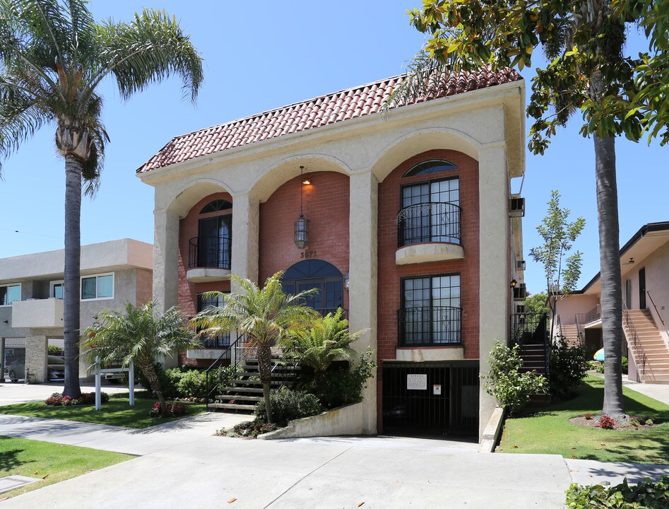 3671 McLaughlin Ave in Los Angeles, CA - Foto de edificio