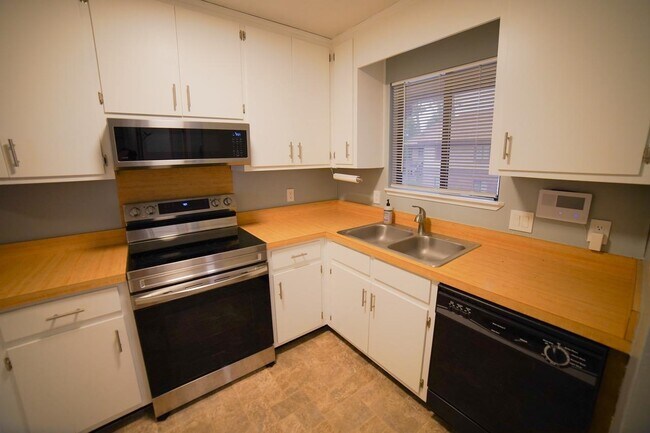 216 Dixie Dr in Tallahassee, FL - Building Photo - Building Photo