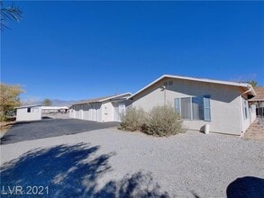 630 E Simkins Rd in Pahrump, NV - Foto de edificio - Building Photo