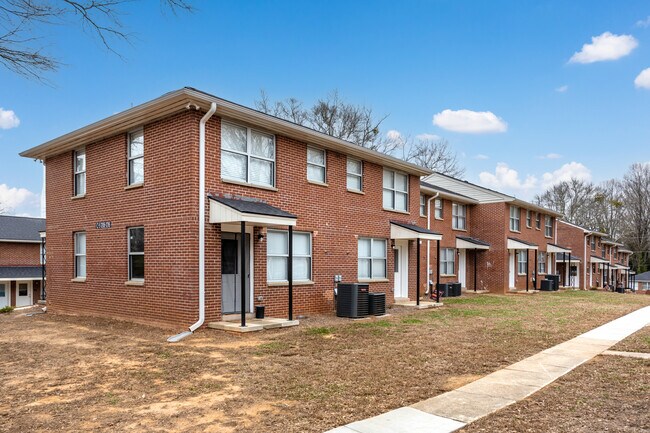 1100 Washington Circle in East Point, GA - Building Photo - Building Photo