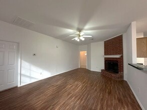 5435 Dove Dr in Dallas, TX - Building Photo - Building Photo