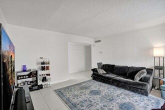 636 NW 13th St in Boca Raton, FL - Building Photo - Building Photo