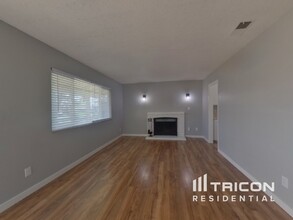 2037 Cardinal Way in Fairfield, CA - Building Photo - Building Photo