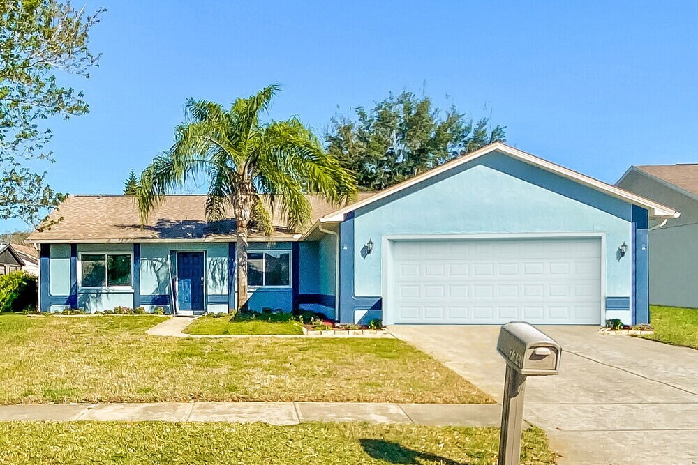 7344 Ashmore Dr in New Port Richey, FL - Foto de edificio