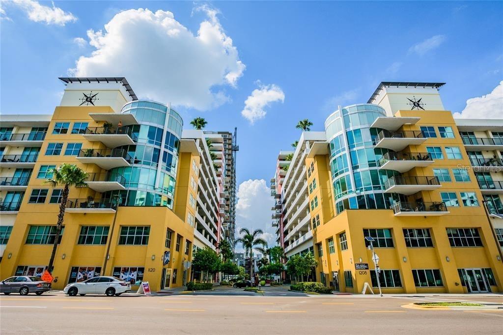 1208 E Kennedy Blvd in Tampa, FL - Building Photo